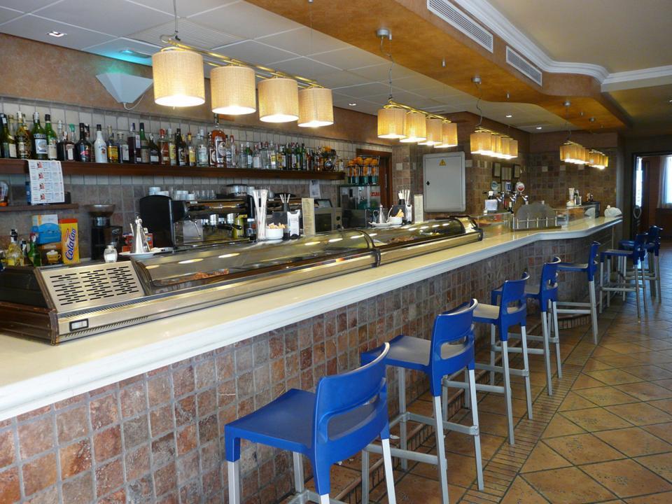 Hotel Restaurante El Tollo 우티엘 외부 사진