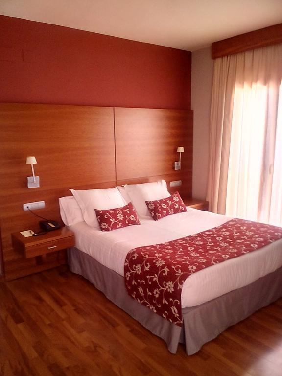 Hotel Restaurante El Tollo 우티엘 외부 사진