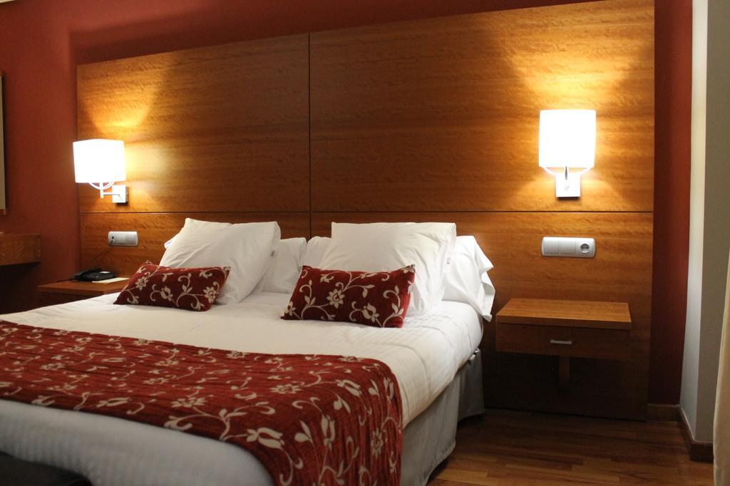 Hotel Restaurante El Tollo 우티엘 외부 사진