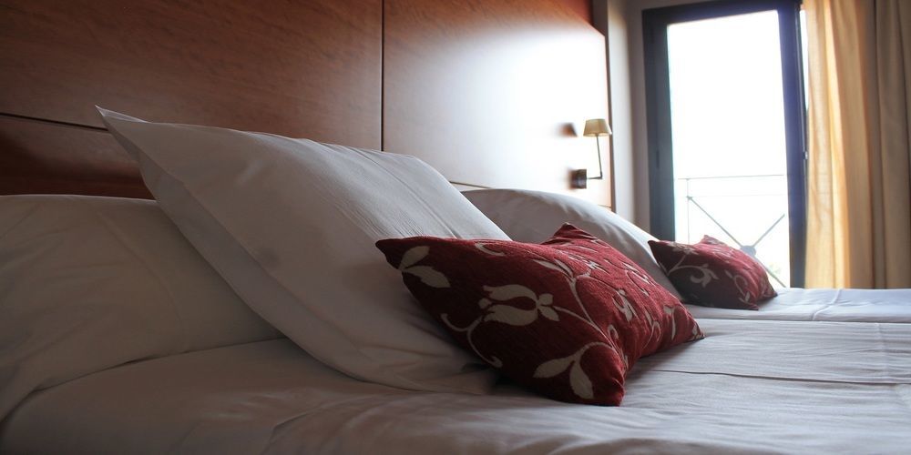 Hotel Restaurante El Tollo 우티엘 외부 사진