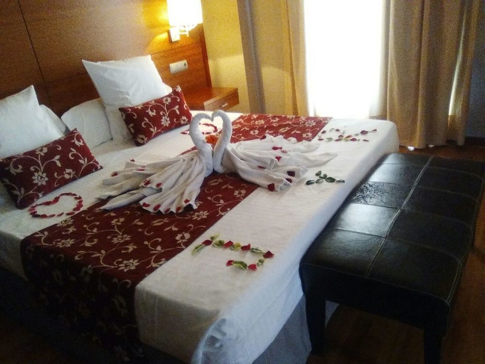 Hotel Restaurante El Tollo 우티엘 외부 사진